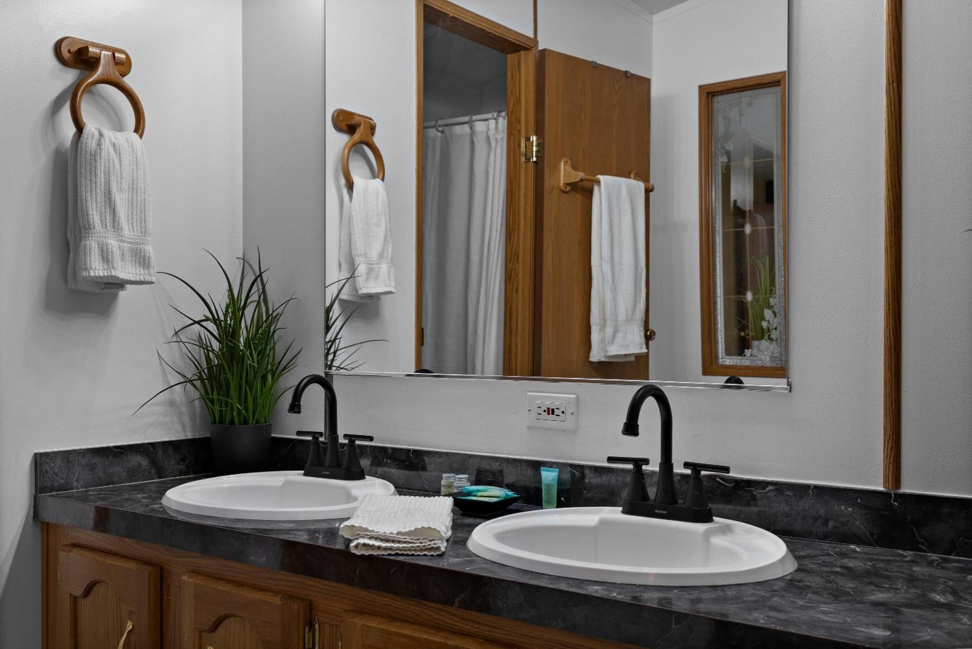Let'S Go ! Fisherman, Families, Pools One Minute From Your Door, Comfort, Location Perfect, Amenity-Rich, Pup Friendly, Discover An Exceptional Wyoming Stay, Thermopolis River Walk Home At Hot Springs State Park, 'Where Families And Fisherman Stay' Екстер'єр фото